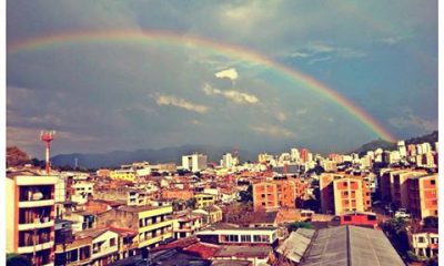 Un arco iris que abraza a la ciudad